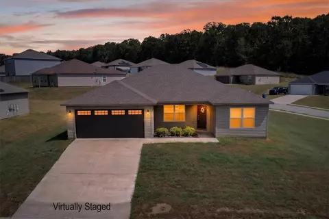 130 Worley St, Huntsville, AR 72740
