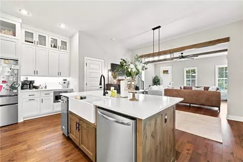 Kitchen - 5402 Hackett St, Springdale, AR 72762 photo 4 of 10