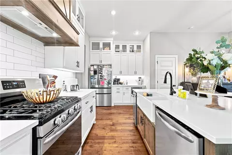 Kitchen - 5402 Hackett St, Springdale, AR 72762 photo 5 of 10