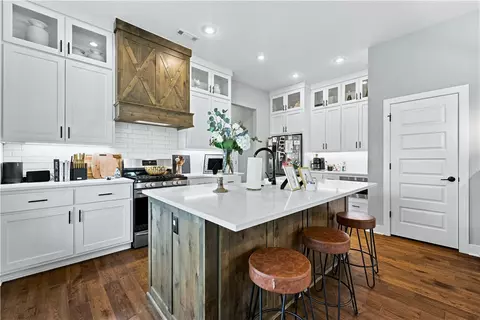 Kitchen - 5402 Hackett St, Springdale, AR 72762 photo 2 of 10