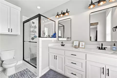Bath - 5402 Hackett St, Springdale, AR 72762 photo 2 of 3