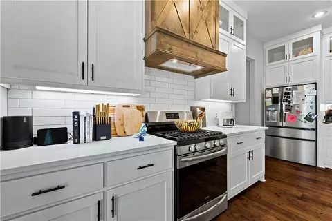 Kitchen - 5402 Hackett St, Springdale, AR 72762 photo 3 of 10