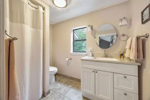 Bath - 8214 Robin Ln, Rogers, AR 72756 photo 3 of 3