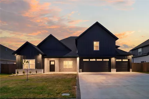 321 Morgan St, Centerton, AR 72719