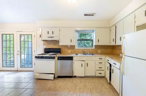 Kitchen - 1505 Backus Ave, Springdale, AR 72764 photo 4 of 4