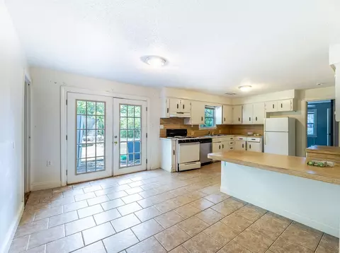 Kitchen - 1505 Backus Ave, Springdale, AR 72764 photo 1 of 4