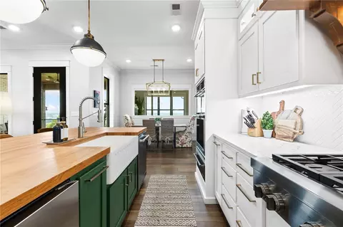 Kitchen - 3019 Herb Terry Rd, Harrison, AR 72601 photo 6 of 8