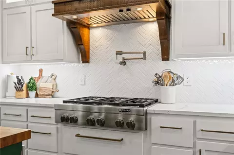 Kitchen - 3019 Herb Terry Rd, Harrison, AR 72601 photo 7 of 8