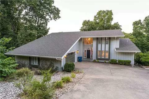 40 Branchwood Dr, Bella Vista, AR 72715
