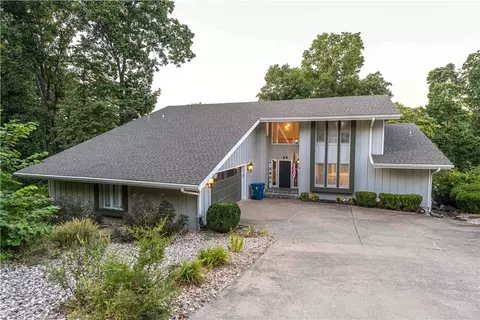 40 Branchwood Dr, Bella Vista, AR 72715
