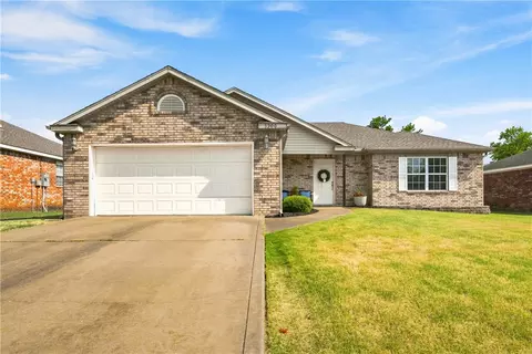 3900 SW Hansom Loop, Bentonville, AR 72712