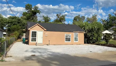 707 S 7th St, Rogers, AR 72756