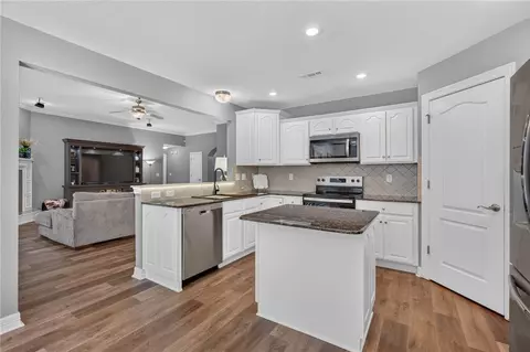 Kitchen - 3782 Glenbrook Loop, Springdale, AR 72764 photo 1 of 2