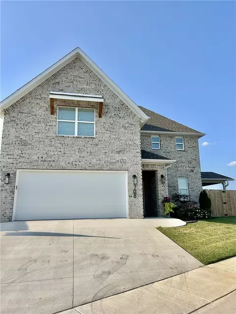 708 Dollar St, Cave Springs, AR 72718