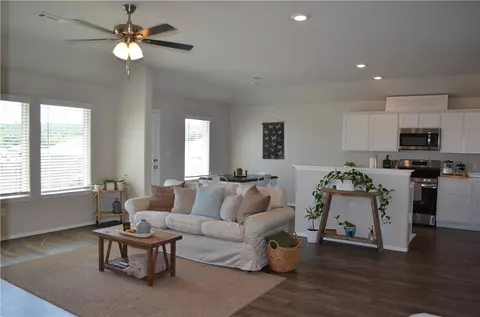 Living - 10607 Pine, Fort Smith, AR 72916 photo 1 of 7