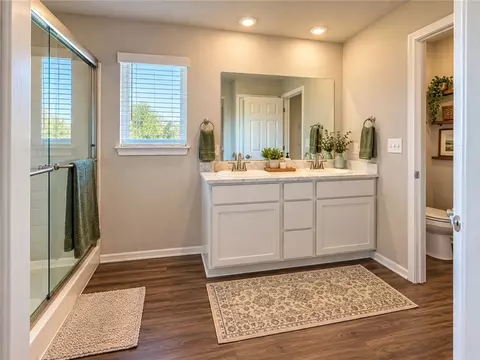 Bath - 10607 Pine, Fort Smith, AR 72916 photo 4 of 6