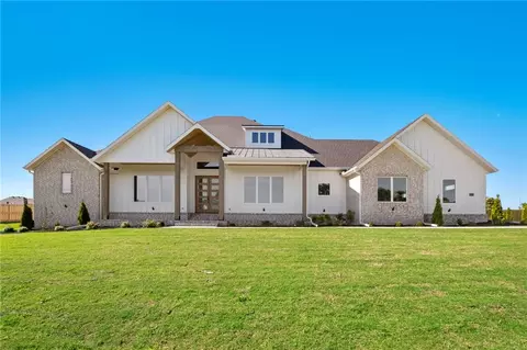 561 Shooting Star Ln, Lowell, AR 72745