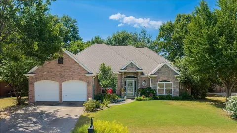 4437 W Castlebury Ln, Fayetteville, AR 72704
