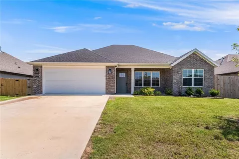1806 Hudson Dr, Siloam Springs, AR 72761