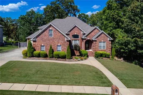 136 Manitou Dr, Maumelle, AR 72113