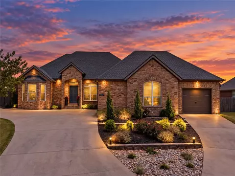 5807 S 66th St, Cave Springs, AR 72718