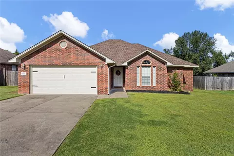 3967 Shiloh Manor Dr, Russellville, AR 72802