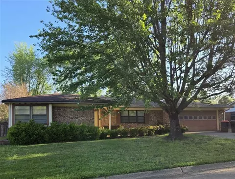 2103 E 15th St, Russellville, AR 72802