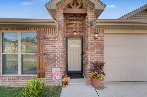6011 NW Grant St, Bentonville, AR 72713