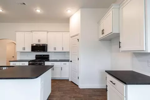 Kitchen - 2071 Periwinkle Pl, Centerton, AR 72719 photo 2 of 4