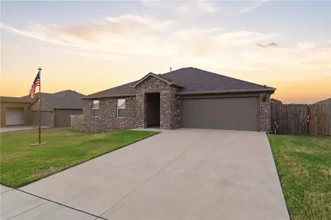 1002 Emerald St, Prairie Grove, AR 72753