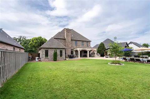 Exterior - 3171 Laurel Cir, Centerton, AR 72719 photo 7 of 9