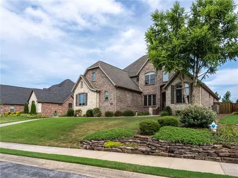 Exterior - 3171 Laurel Cir, Centerton, AR 72719 photo 2 of 9