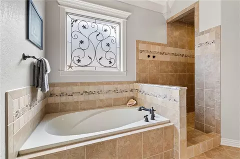 Bath - 3171 Laurel Cir, Centerton, AR 72719 photo 3 of 6