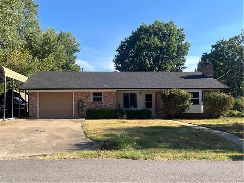 463 E Johnson Ave, Cave Springs, AR 72718
