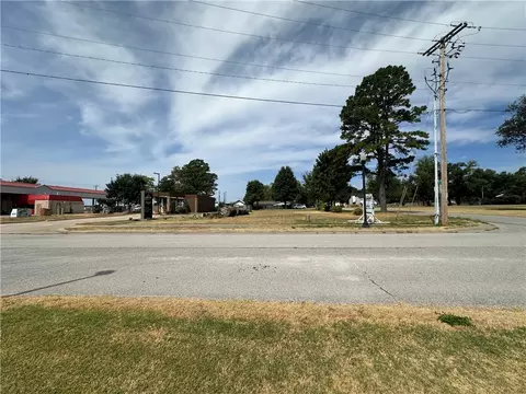 3510 SE L St, Bentonville, AR 72712