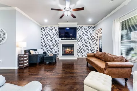Living - 201 Cisterna Dr, Centerton, AR 72719 photo 2 of 4