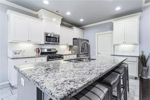 Kitchen - 201 Cisterna Dr, Centerton, AR 72719 photo 3 of 6