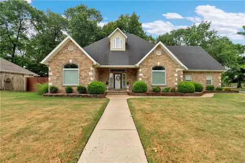 611 Shady Acres Ln, Prairie Grove, AR 72753