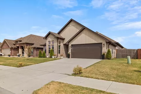 971 Pink Lady Pl, Bentonville, AR 72712
