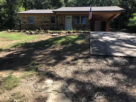 301 Carothers Ln, Russellville, AR 72801
