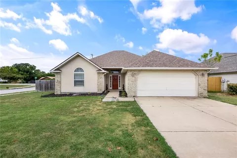 1104 Lavona Ln, Siloam Springs, AR 72761