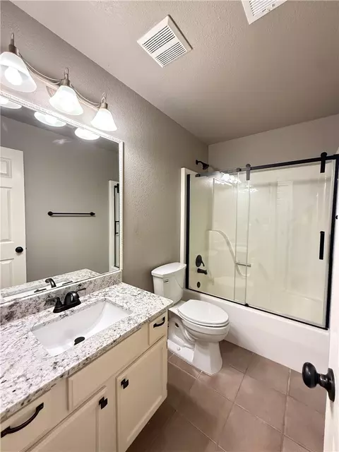 Bath - 1818 Candy Apple St, Springdale, AR 72764 photo 3 of 3