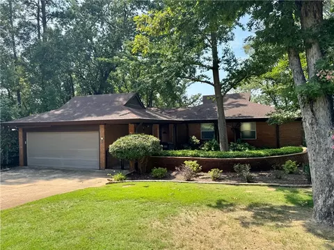 128 Lakeview Cir, Russellville, AR 72802