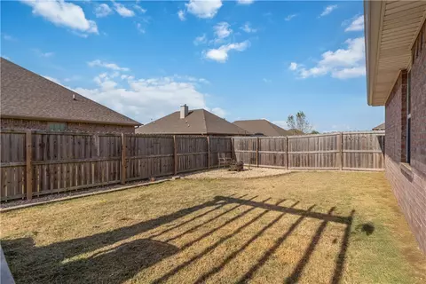 Exterior - 511 Cortland St, Bentonville, AR 72712 photo 4 of 8