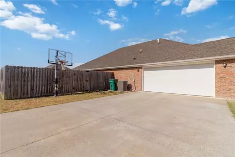 Exterior - 511 Cortland St, Bentonville, AR 72712 photo 6 of 8