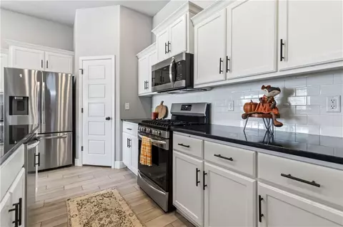 Kitchen - 511 Cortland St, Bentonville, AR 72712 photo 2 of 2