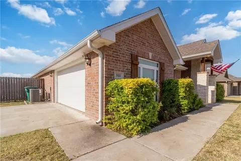Exterior - 511 Cortland St, Bentonville, AR 72712 photo 7 of 8