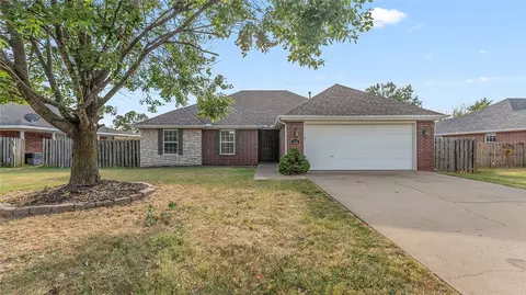 1363 Charles St, Pea Ridge, AR 72751