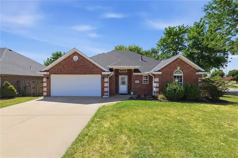 6000 S 39th Pl, Rogers, AR 72758