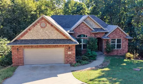 8 Brougham Ln, Bella Vista, AR 72714